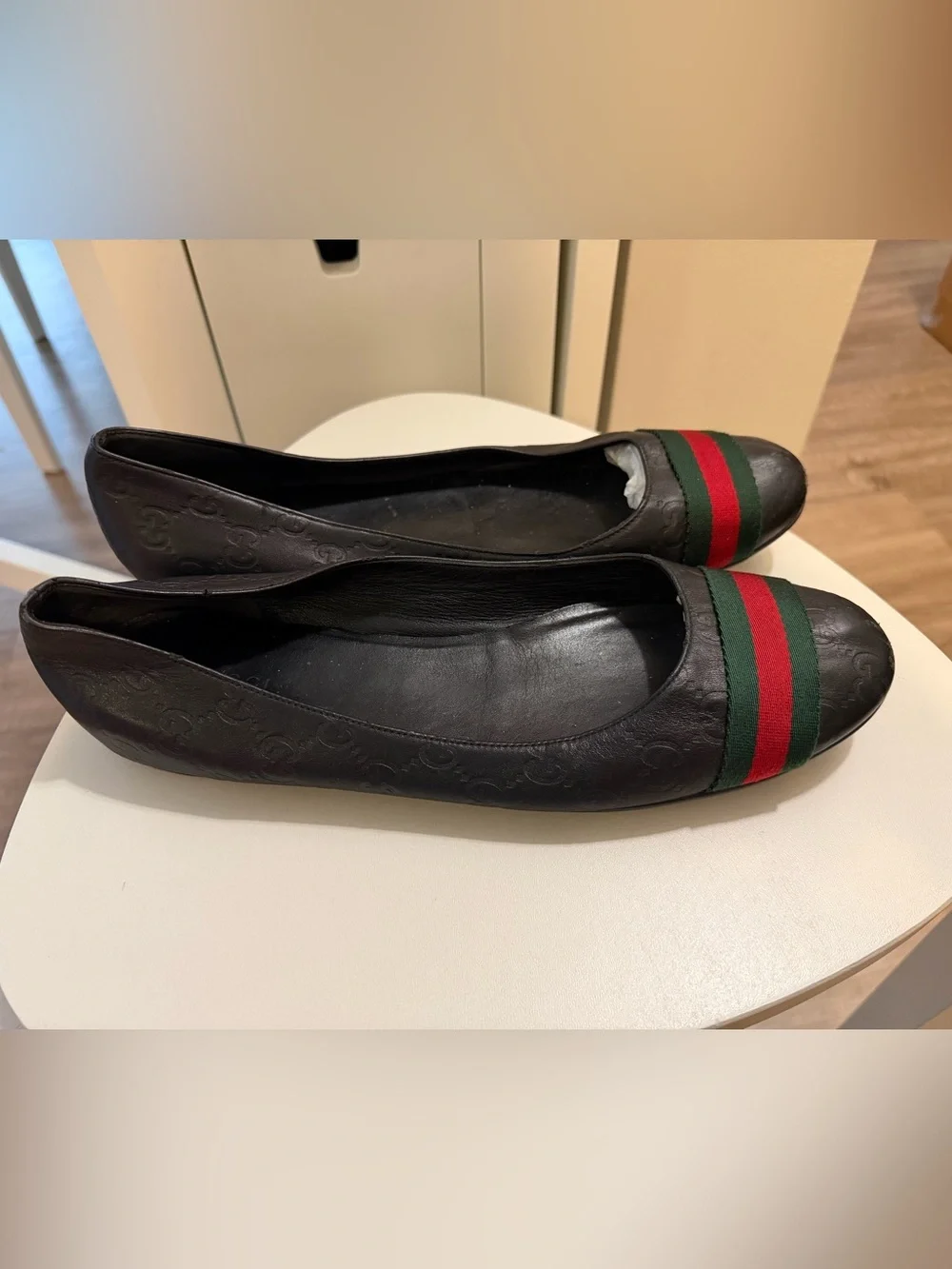 Gucci Guccisima Black Leather Flats with Red and Green Web Stripe